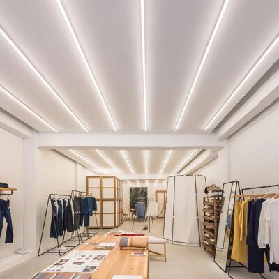 Harga bagus Profil Aluminium Strip LED PMMA Lapis Ray W18.0 × H15.3mm dengan Oksidasi Sandblasting untuk Difusi Cahaya on line