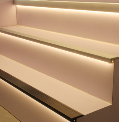 Harga bagus Stair Led Aluminium Extrusion Profiles Staircase Nosing Untuk Cinema Theater Step Light on line